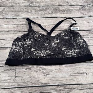 NWT Old Navy Black and White Sports Bra With Crisscross Straps Size 4X